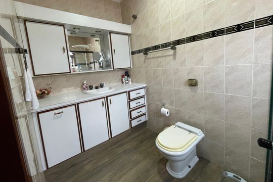 Casa à venda com 3 quartos, 220m² em Parque Sao Domingos, São Paulo