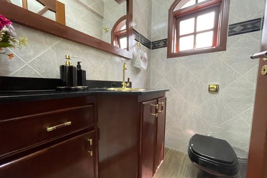 Casa à venda com 3 quartos, 220m² em Parque Sao Domingos, São Paulo