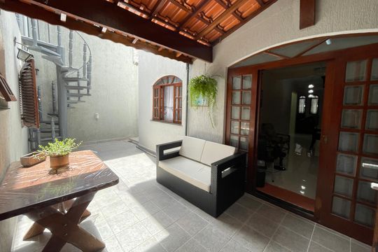 Casa à venda com 3 quartos, 220m² em Parque Sao Domingos, São Paulo