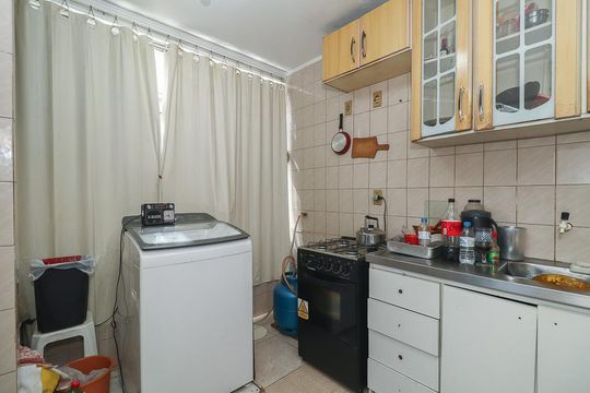 Cozinha de apartamento à venda com 3 quartos, 63m² em Vila Ipiranga, Porto Alegre