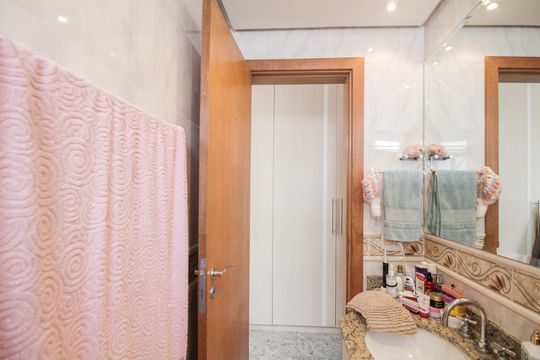 Banheiro Quarto Suíte 1 de apartamento à venda com 3 quartos, 147m² em Água Rasa, São Paulo