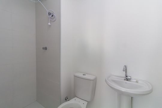 Banheiro de apartamento para alugar com 2 quartos, 32m² em Vila Nova Curuca, São Paulo
