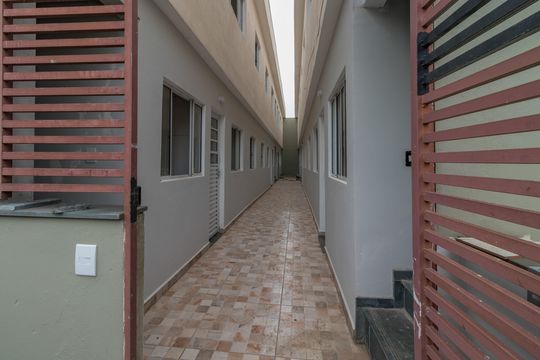 Corredor de acesso de apartamento para alugar com 1 quarto, 40m² em Cidade São Mateus, São Paulo