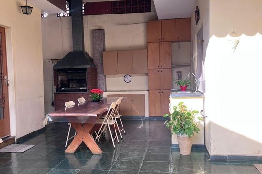 Área externa de casa à venda com 5 quartos, 243m² em Vila Joana, Jundiaí