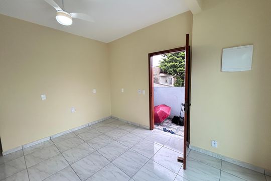 Sala de casa para alugar com 2 quartos, 144m² em Bento Ribeiro, Rio de Janeiro