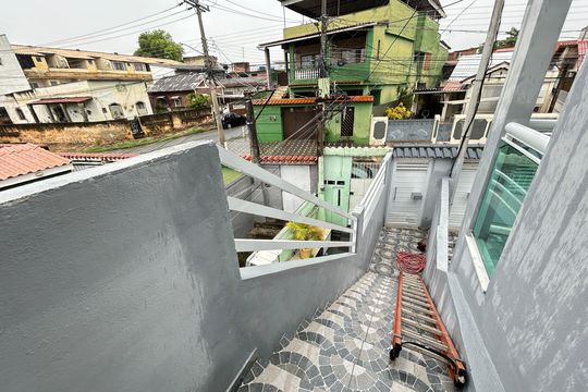 Escada de casa para alugar com 2 quartos, 144m² em Bento Ribeiro, Rio de Janeiro