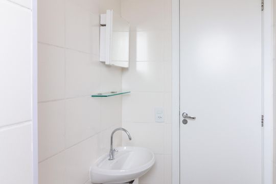 Banheiro de apartamento para alugar com 2 quartos, 37m² em Jardim Albertina, Guarulhos