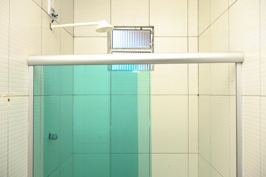Banheiro de casa para alugar com 2 quartos, 60m² em Itapuã, Salvador