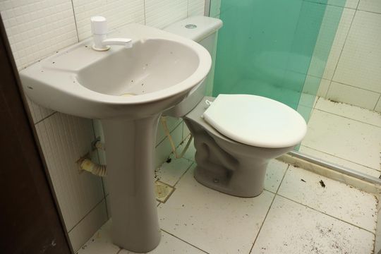 Banheiro de casa para alugar com 2 quartos, 60m² em Itapuã, Salvador