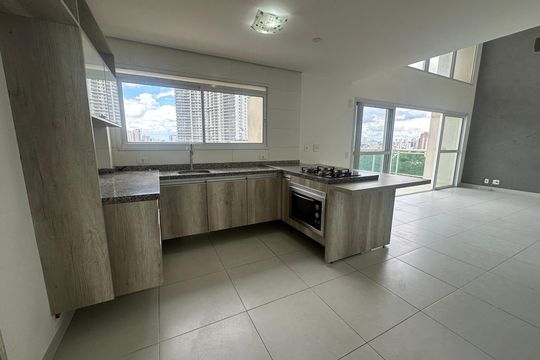 Cozinha de apartamento para alugar com 3 quartos, 136m² em Alphaville Empresarial, Barueri