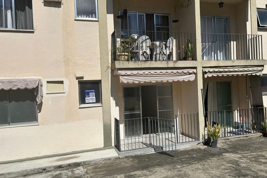 Fachada + plaquinha de apartamento à venda com 2 quartos, 59m² em Jardim Sulacap, Rio de Janeiro