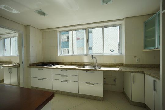 Cozinha de apartamento para alugar com 3 quartos, 140m² em Centro, Florianópolis