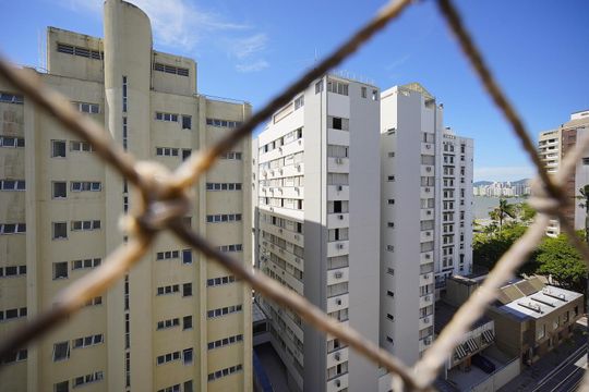 Vista de apartamento para alugar com 3 quartos, 140m² em Centro, Florianópolis