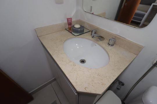 Banheiro da Suíte 2 - Pia de apartamento à venda com 3 quartos, 122m² em Jardim, Santo André