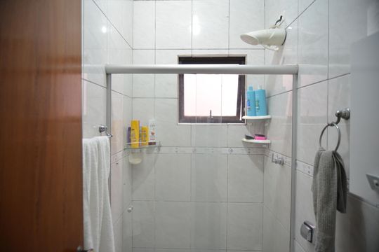 Banheiro Social de casa à venda com 3 quartos, 127m² em Vila Curuçá, Santo André