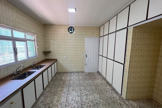 Casa à venda com 3 quartos, 262m² em Centro, Diadema