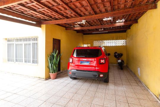 Garagem de casa à venda com 4 quartos, 242m² em Vila Augusta, Guarulhos