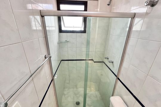 Banheiro da Suíte 2 de apartamento para alugar com 3 quartos, 81m² em Santa Teresinha, São Paulo