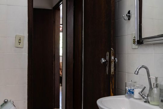 Banheiro Social de casa à venda com 3 quartos, 156m² em Dom Bosco, Belo Horizonte