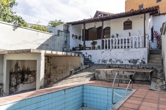 Piscina de casa à venda com 3 quartos, 156m² em Dom Bosco, Belo Horizonte