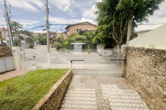 Vista de casa à venda com 4 quartos, 350m² em Vila Madalena, São Paulo