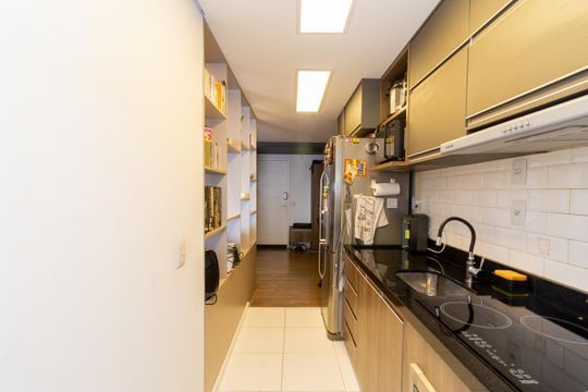 Cozinha de apartamento à venda com 2 quartos, 70m² em Parque Industrial Tomas Edson, São Paulo