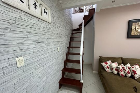Escada de casa para alugar com 3 quartos, 300m² em Vila Valqueire, Rio de Janeiro