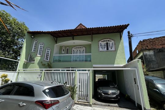 Fachada de casa para alugar com 3 quartos, 300m² em Vila Valqueire, Rio de Janeiro