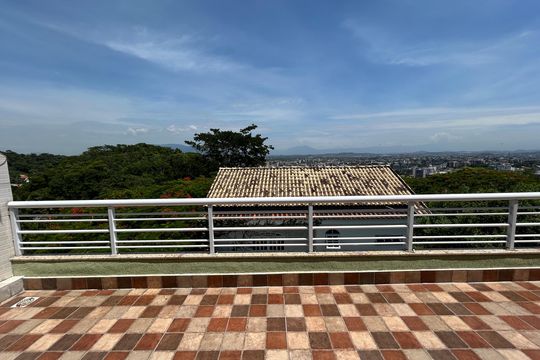 Varanda do quarto 2 de casa para alugar com 3 quartos, 300m² em Vila Valqueire, Rio de Janeiro