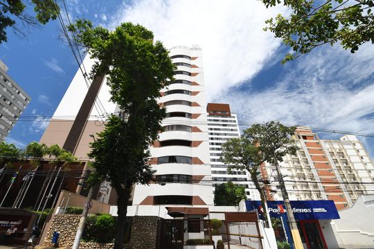 Fachada e portaria de apartamento à venda com 4 quartos, 180m² em Cambuí, Campinas