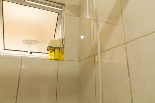 Banheiro Social de apartamento à venda com 1 quarto, 36m² em Água Verde, Curitiba
