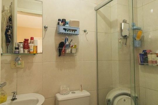 Banheiro Social de apartamento à venda com 1 quarto, 36m² em Água Verde, Curitiba