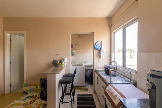 Sala/Cozinha de apartamento à venda com 1 quarto, 36m² em Água Verde, Curitiba