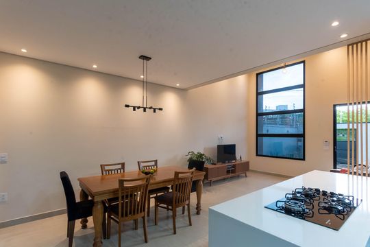 Casa para alugar com 3 quartos, 167m² em Jardim Ipaussurama, Campinas