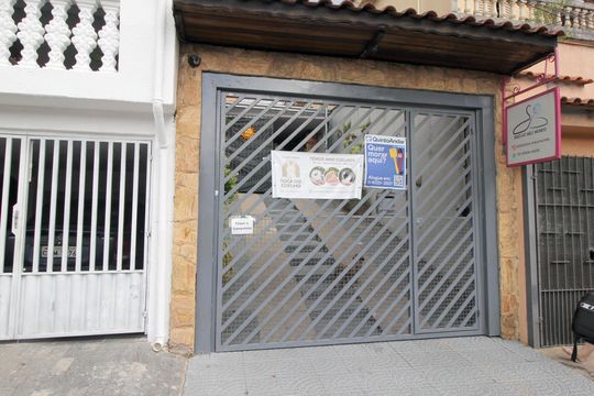 Fachada de casa à venda com 3 quartos, 180m² em Cidade São Jorge, Santo André