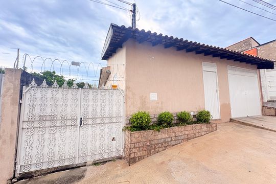 Fachada de casa à venda com 4 quartos, 250m² em Cidade Nova, Jundiaí