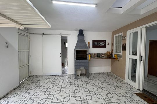Garagem com churrasqueira de casa à venda com 4 quartos, 250m² em Cidade Nova, Jundiaí