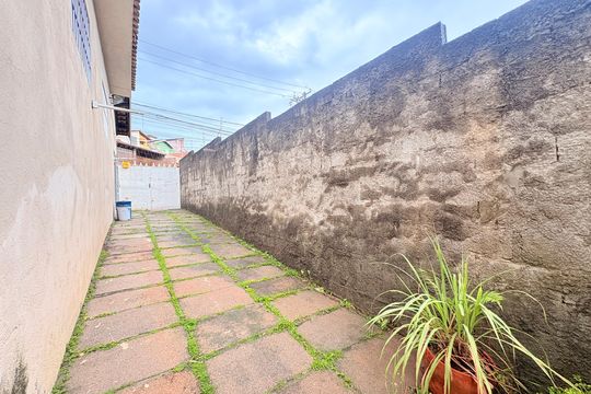 Garagem lateral/Quintal de casa à venda com 4 quartos, 250m² em Cidade Nova, Jundiaí