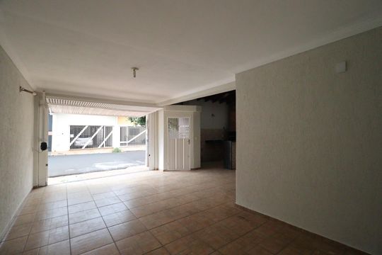 Garagem de casa para alugar com 3 quartos, 160m² em Vila Tiberio, Ribeirão Preto