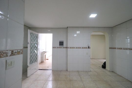 Cozinha de casa para alugar com 3 quartos, 160m² em Vila Tiberio, Ribeirão Preto