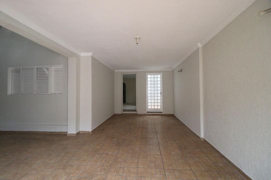 Garagem de casa para alugar com 3 quartos, 160m² em Vila Tiberio, Ribeirão Preto
