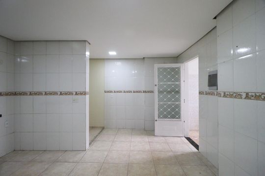 Cozinha de casa para alugar com 3 quartos, 160m² em Vila Tiberio, Ribeirão Preto
