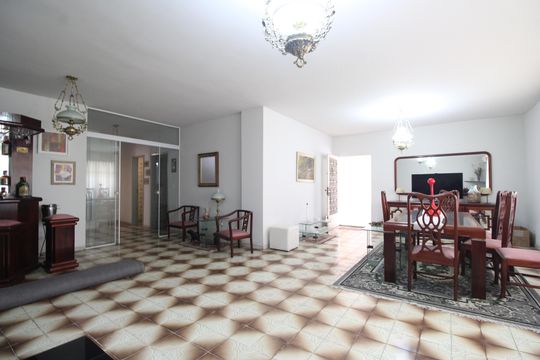 Sala de casa à venda com 3 quartos, 650m² em Curicica, Rio de Janeiro