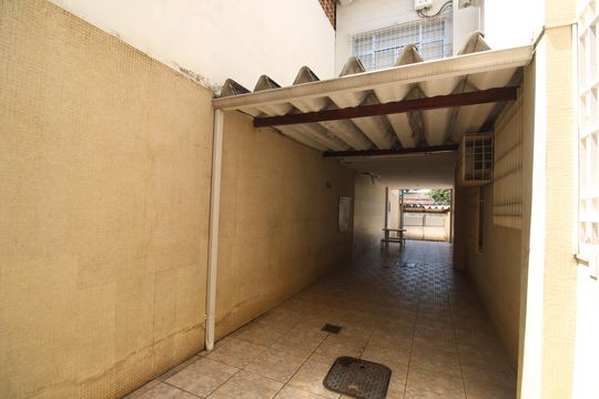Garagem de casa à venda com 3 quartos, 650m² em Curicica, Rio de Janeiro
