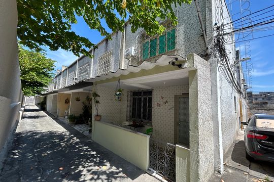 Fachada de casa à venda com 2 quartos, 68m² em Lins de Vasconcelos, Rio de Janeiro