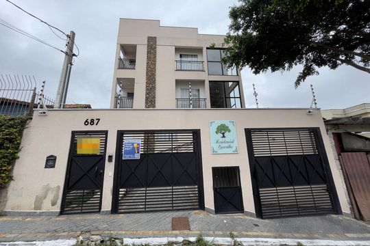 Fachada + Placa de apartamento para alugar com 2 quartos, 43m² em Vila Vessoni, São Paulo