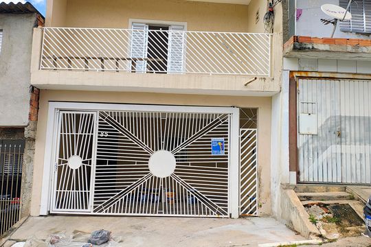 Fachada de casa à venda com 3 quartos, 80m² em Conceicao, Osasco