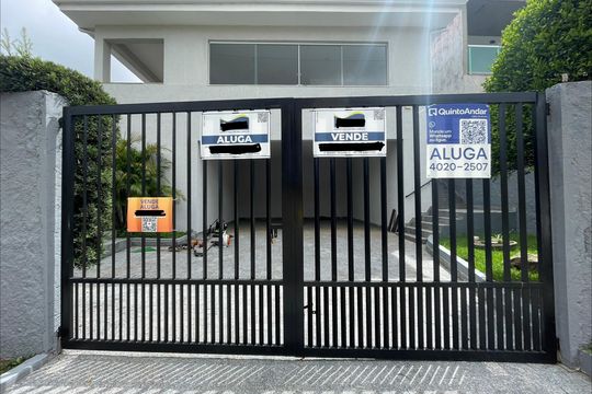 Fachada de casa de condomínio para alugar com 3 quartos, 600m² em Parque Sao Paulo, Cotia