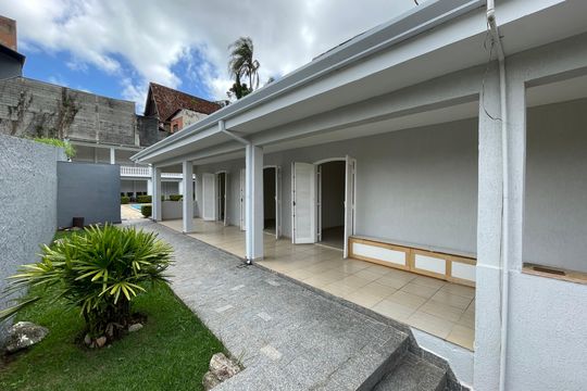 Quintal de casa de condomínio para alugar com 3 quartos, 600m² em Parque Sao Paulo, Cotia