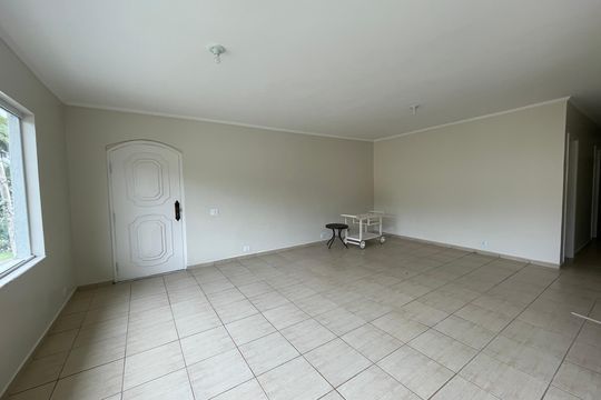 Sala de casa de condomínio para alugar com 3 quartos, 600m² em Parque Sao Paulo, Cotia